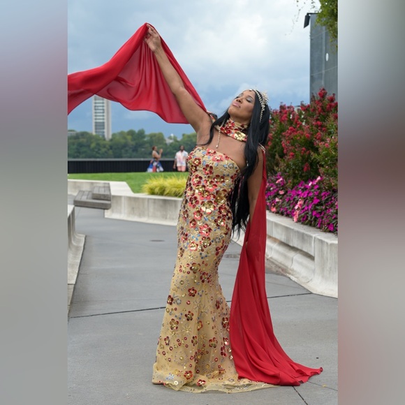 Diana Mahrach Couture dress - Picture 5 of 10